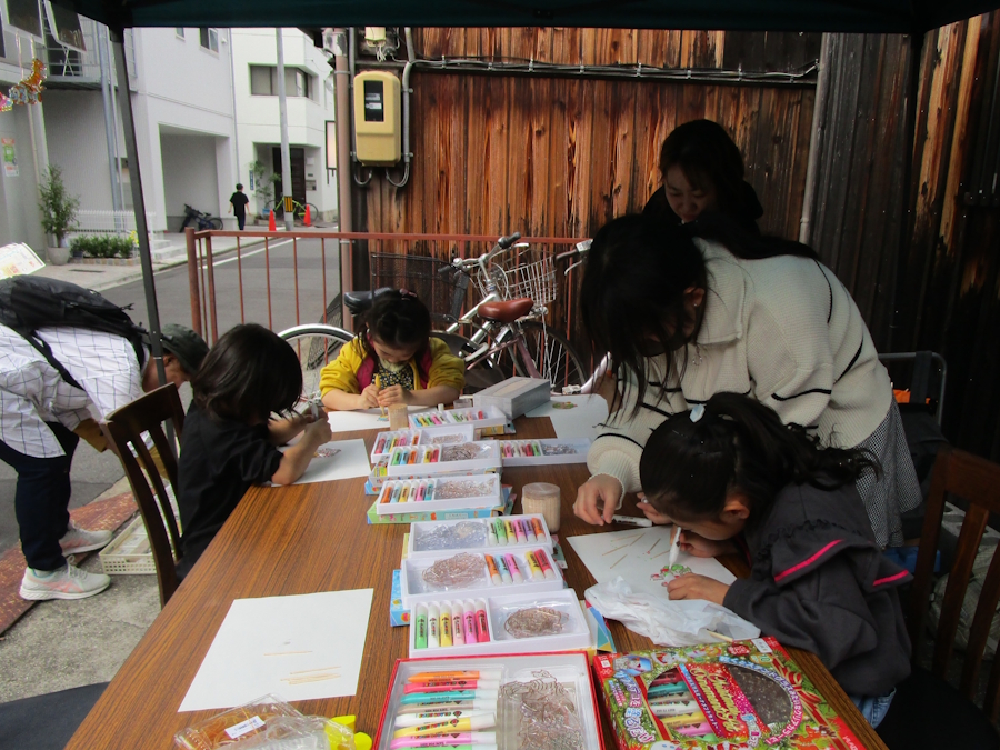 オーナメント作りの様子